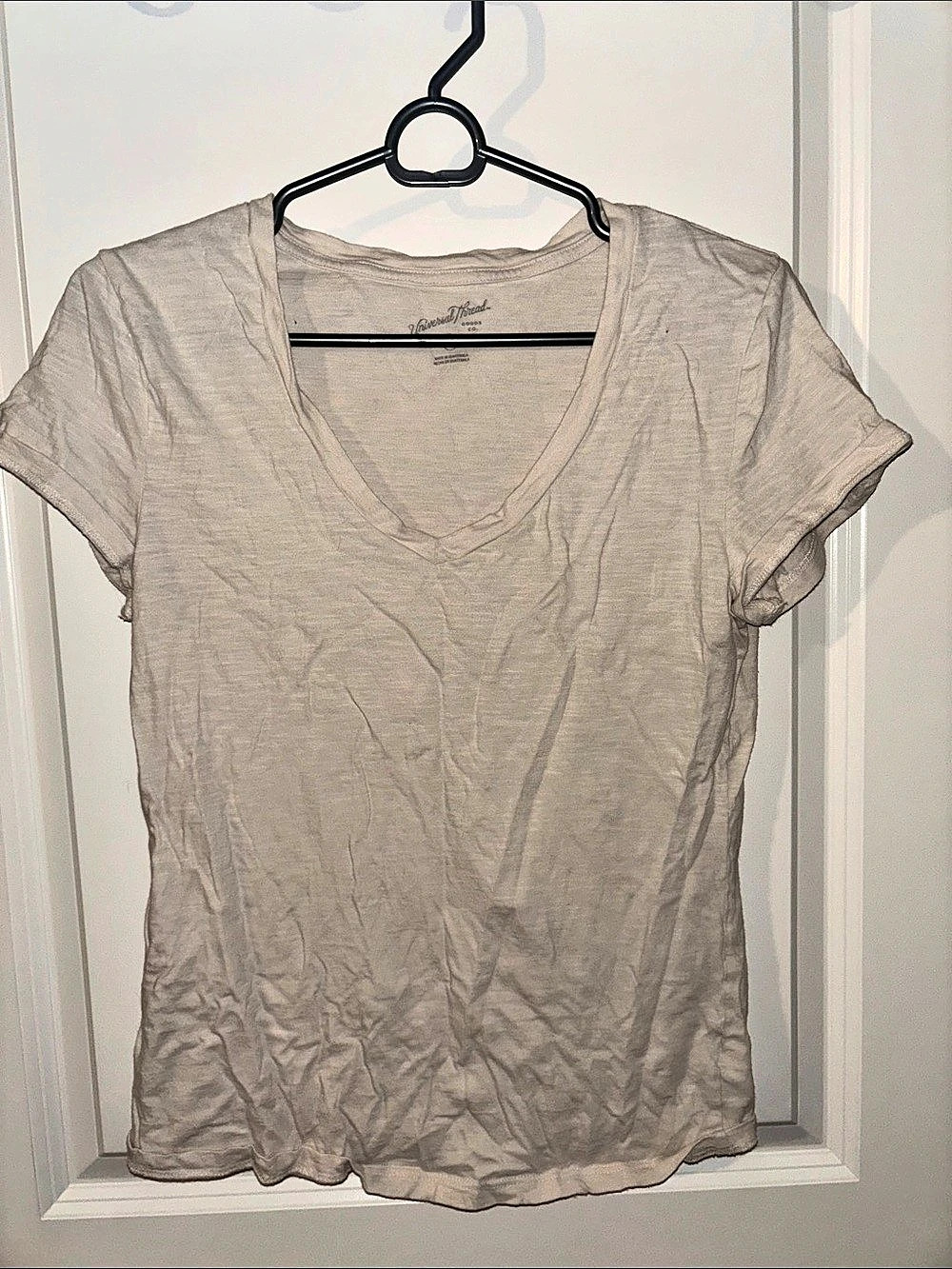 Universal Thread Short-Sleeve Iconic V-Neck T-Shirt Small Beige
